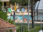  piscine semi couverte d'une résidence